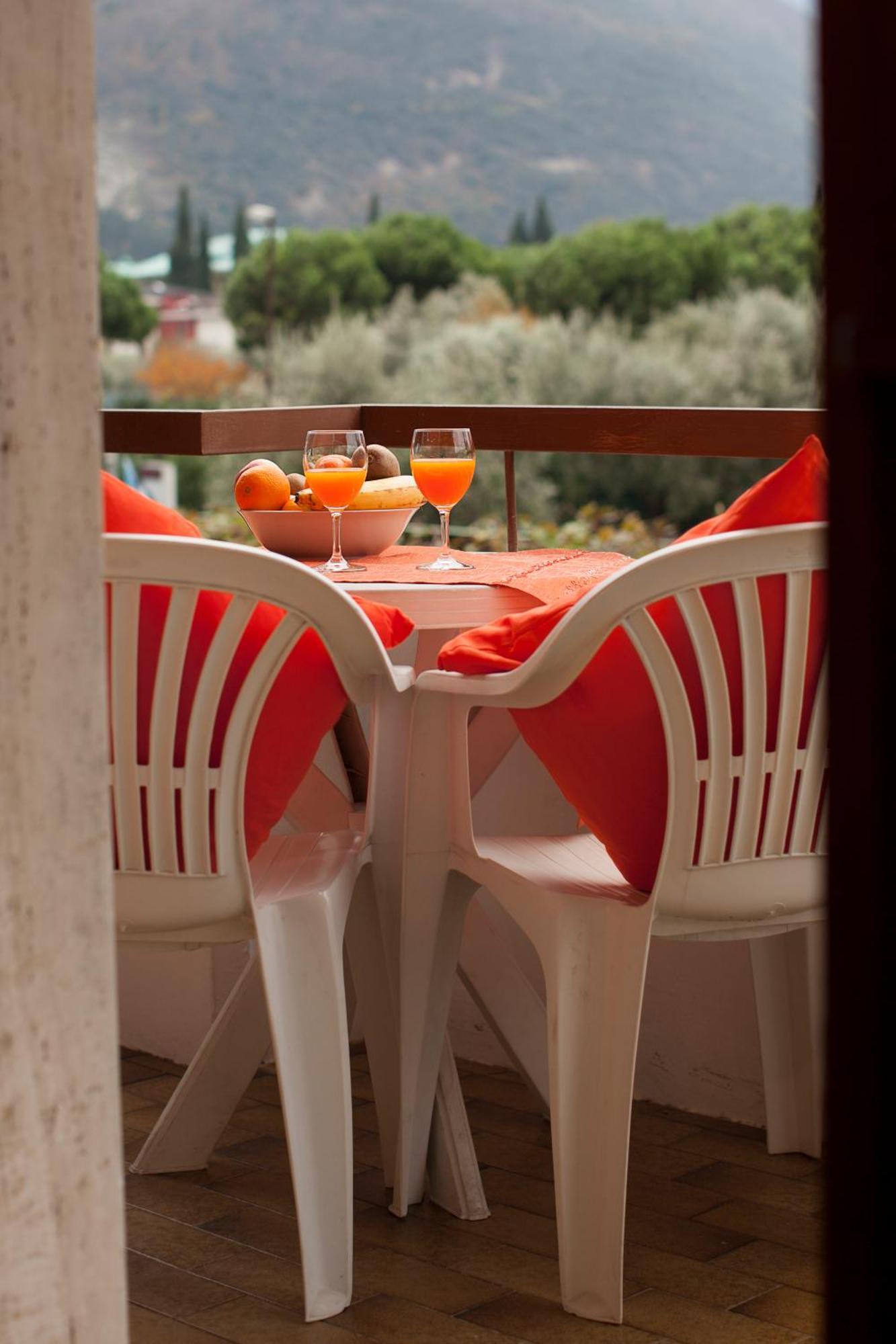 Casa Lucia Apartment Torbole Sul Garda Ruang foto